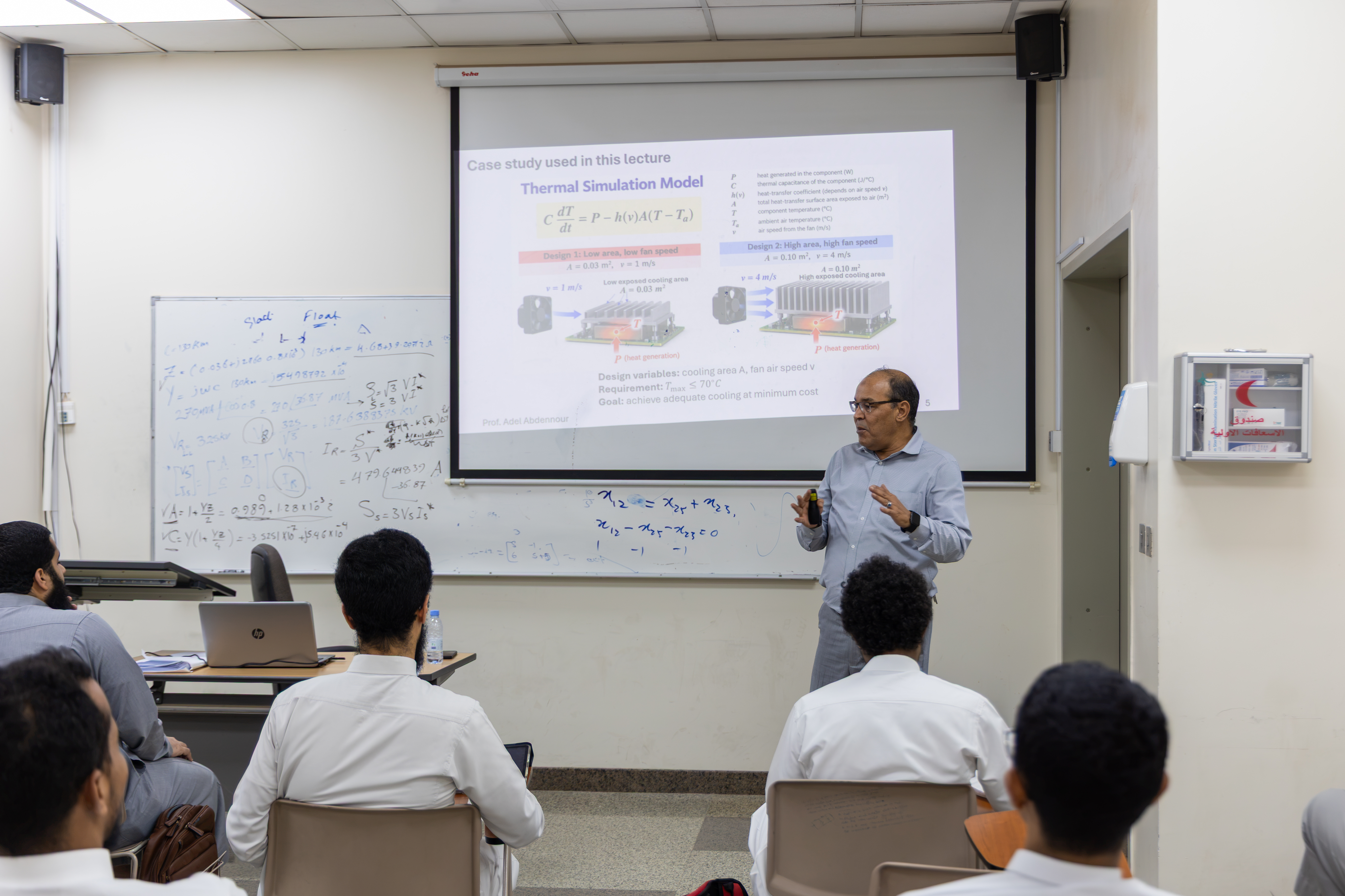 الجامعة الإسلامية تقدم برنامج ماجستير هندسة الميكاترونكس والروبوتكس لإعداد كفاءات متخصصة في التقنيات الحديثة